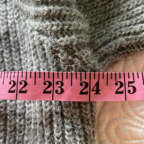 Old Navy Heather Gray Cozy Shaker Stitch Crew Neck Sweater Size Medium - Picture 7 of 8